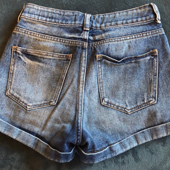 Bullhead Mom short - Picture 2 of 2